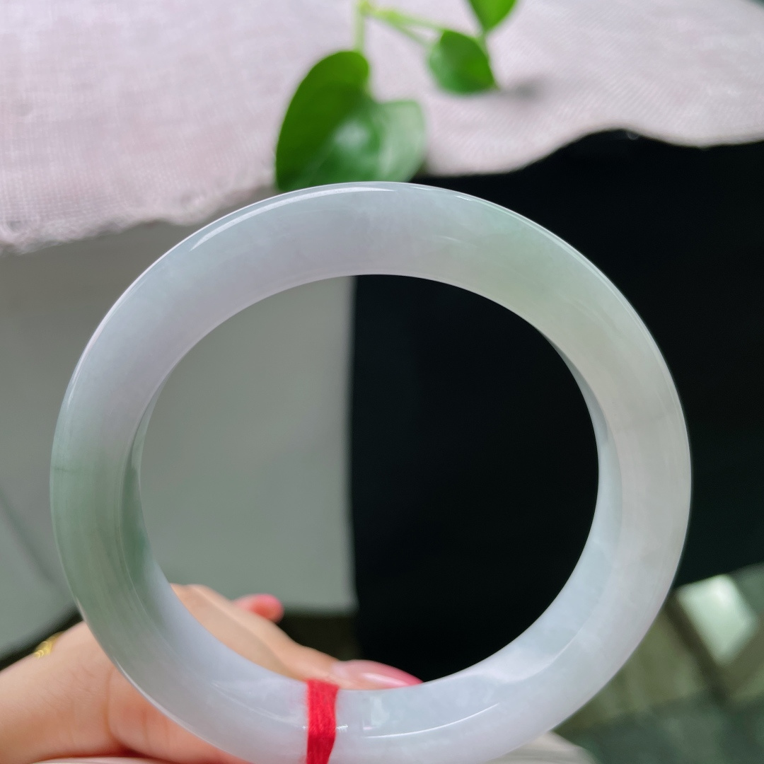 56.4/11/8.7，淡绿底正圈，水头好，种老，一抹深色点缀，简约不简单，有纹，ss55198a