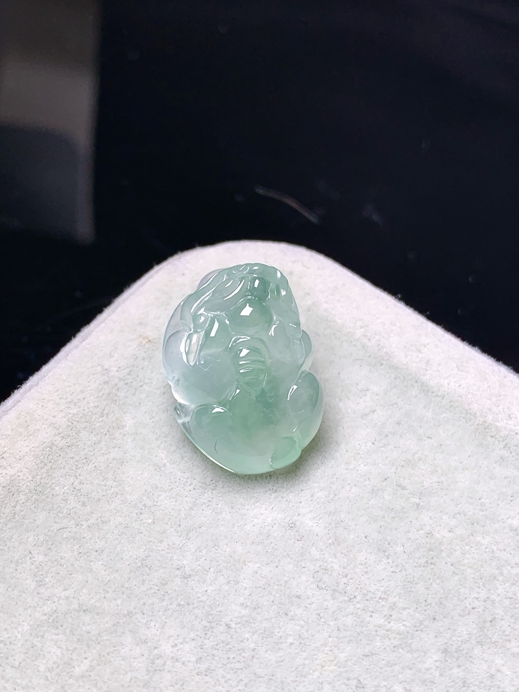 冰飘绿貔貅吊坠 玉质细腻 色泽艳丽清新 c1 整体尺寸15.5*11.5*7.2
