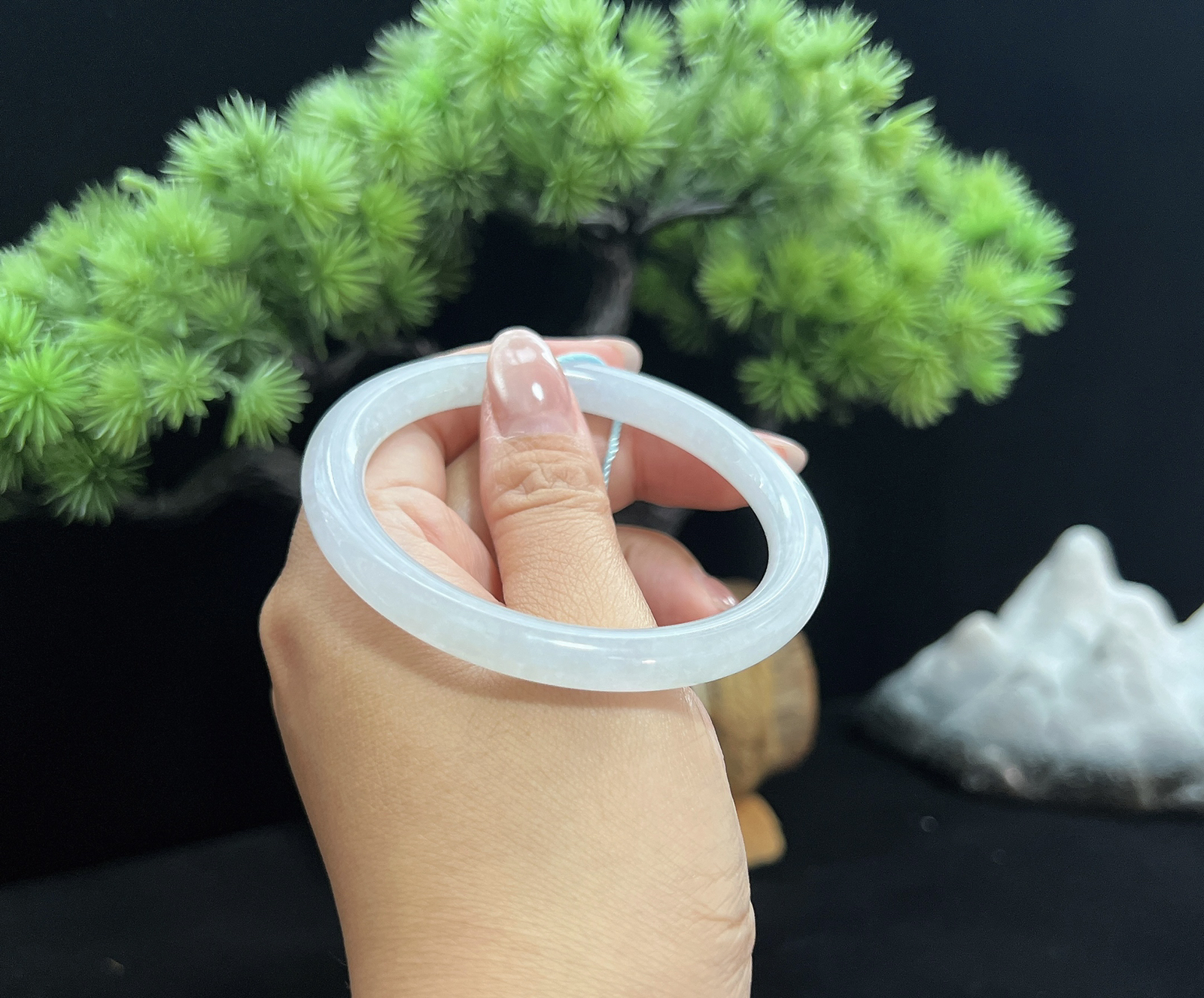 56圈口白月光圆条手镯