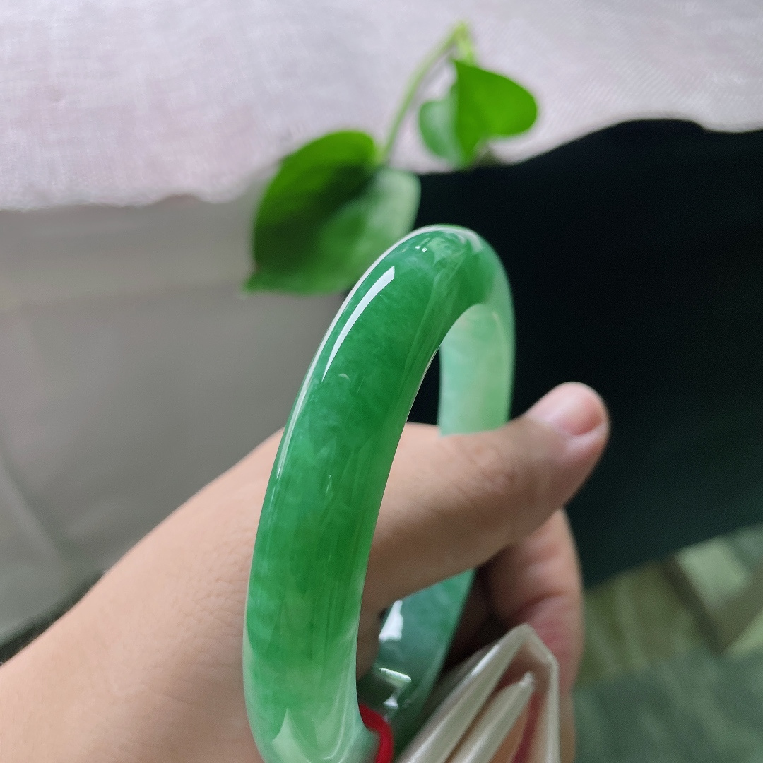 60.5/11.7/10.2绿底正圈，一点皮纹，ss53109a