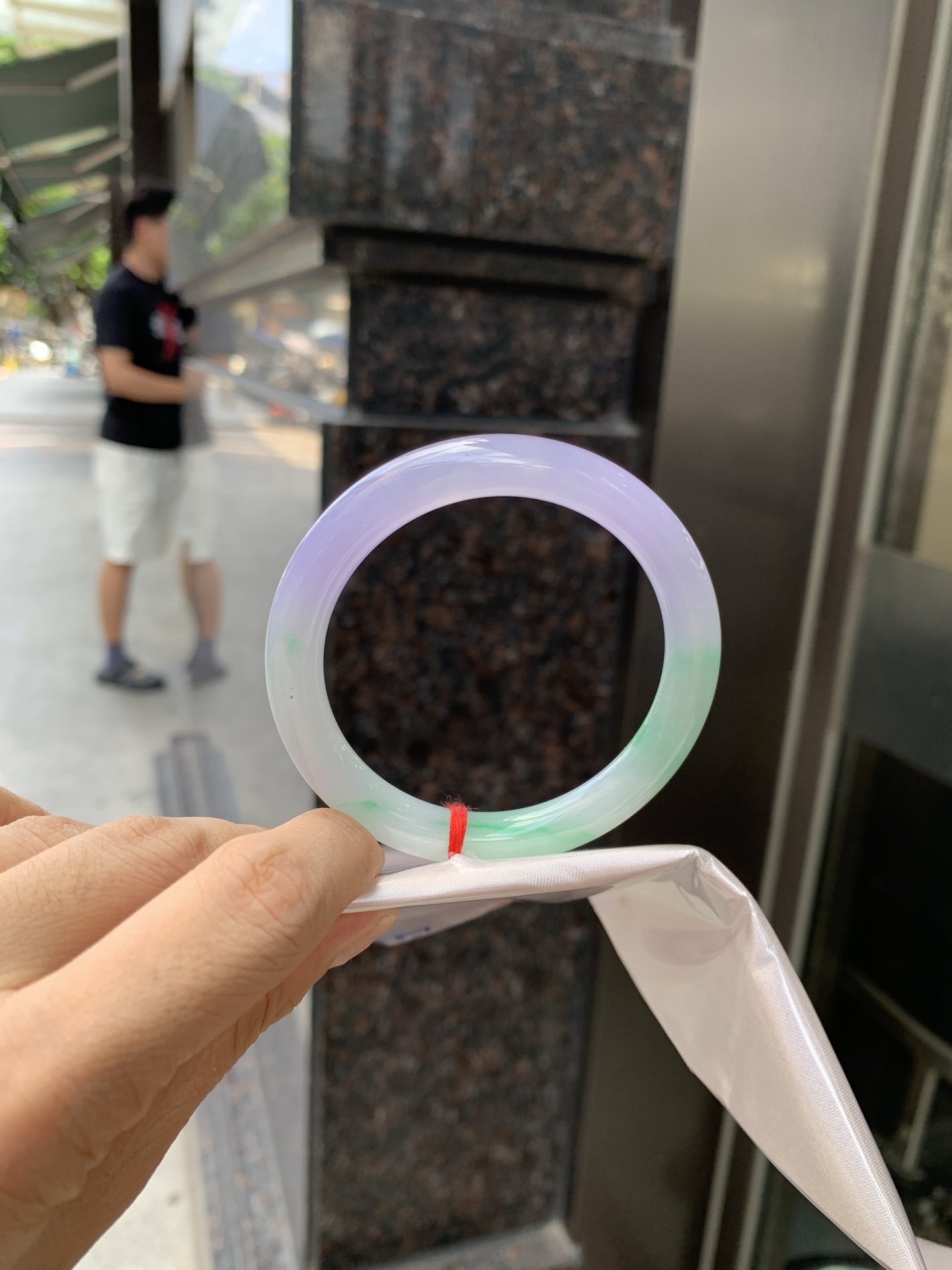 阳绿春彩美人条 54-8.4-7.7 0621-65-13763 打灯细纹，烟雨入春俏，彩祥出云端，阳绿碰上梦幻的春，半山半水特色春彩，像是融化了春天，所有美好交织在一起，上手贵气显眼。