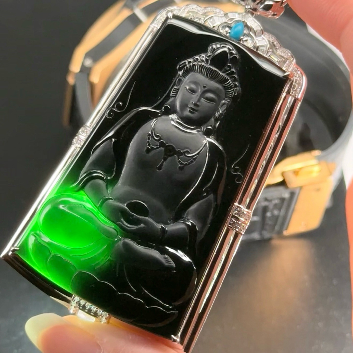 新款18k墨翠正装观音 种好色正 黑度极好 打灯通透 油性十足 尺寸77.4