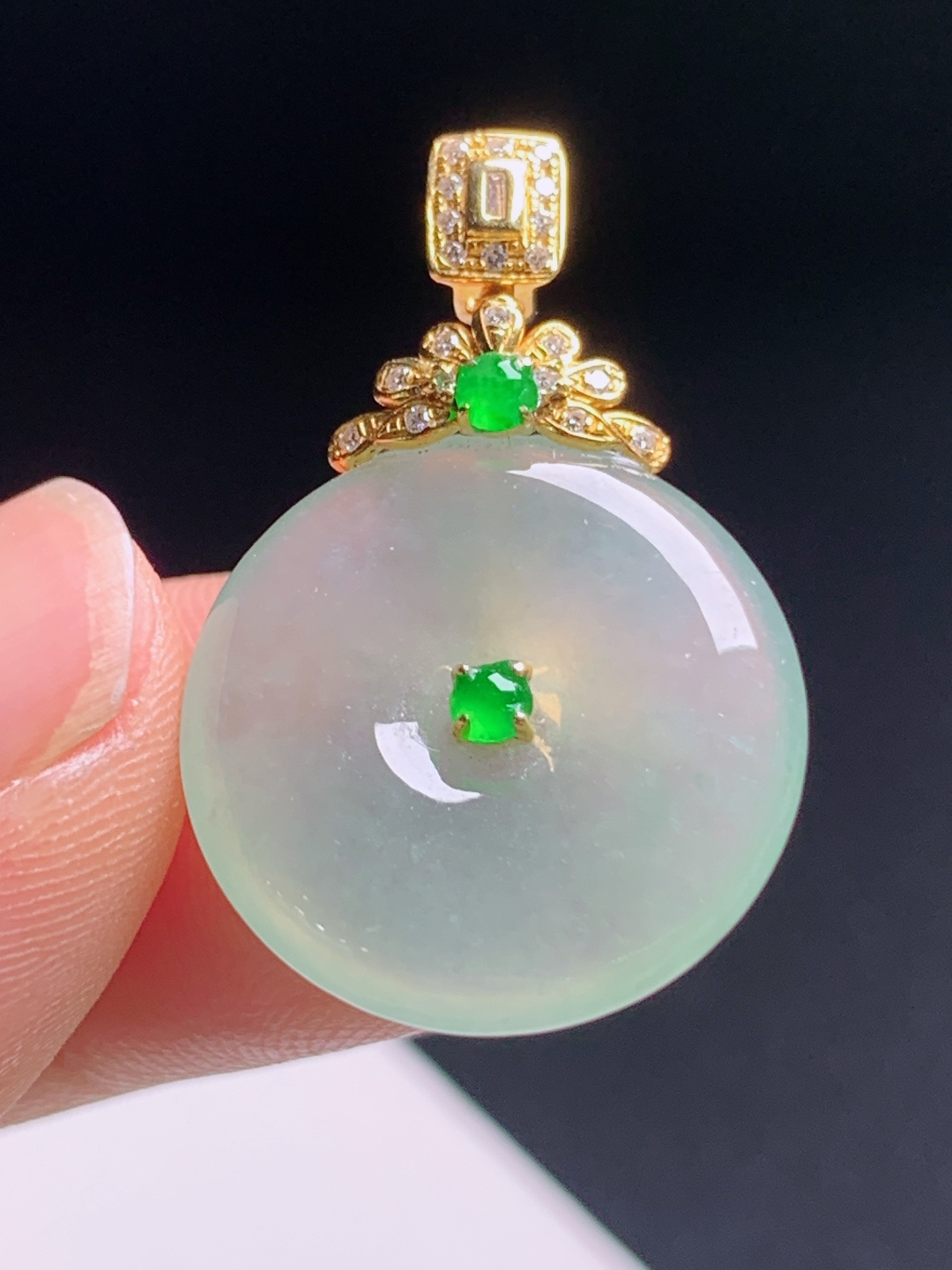 ️ 平安扣吊坠，冰润通透底色匀净，金钻豪华镶嵌温润大气 裸石18.2-4.1 整体27.6 680