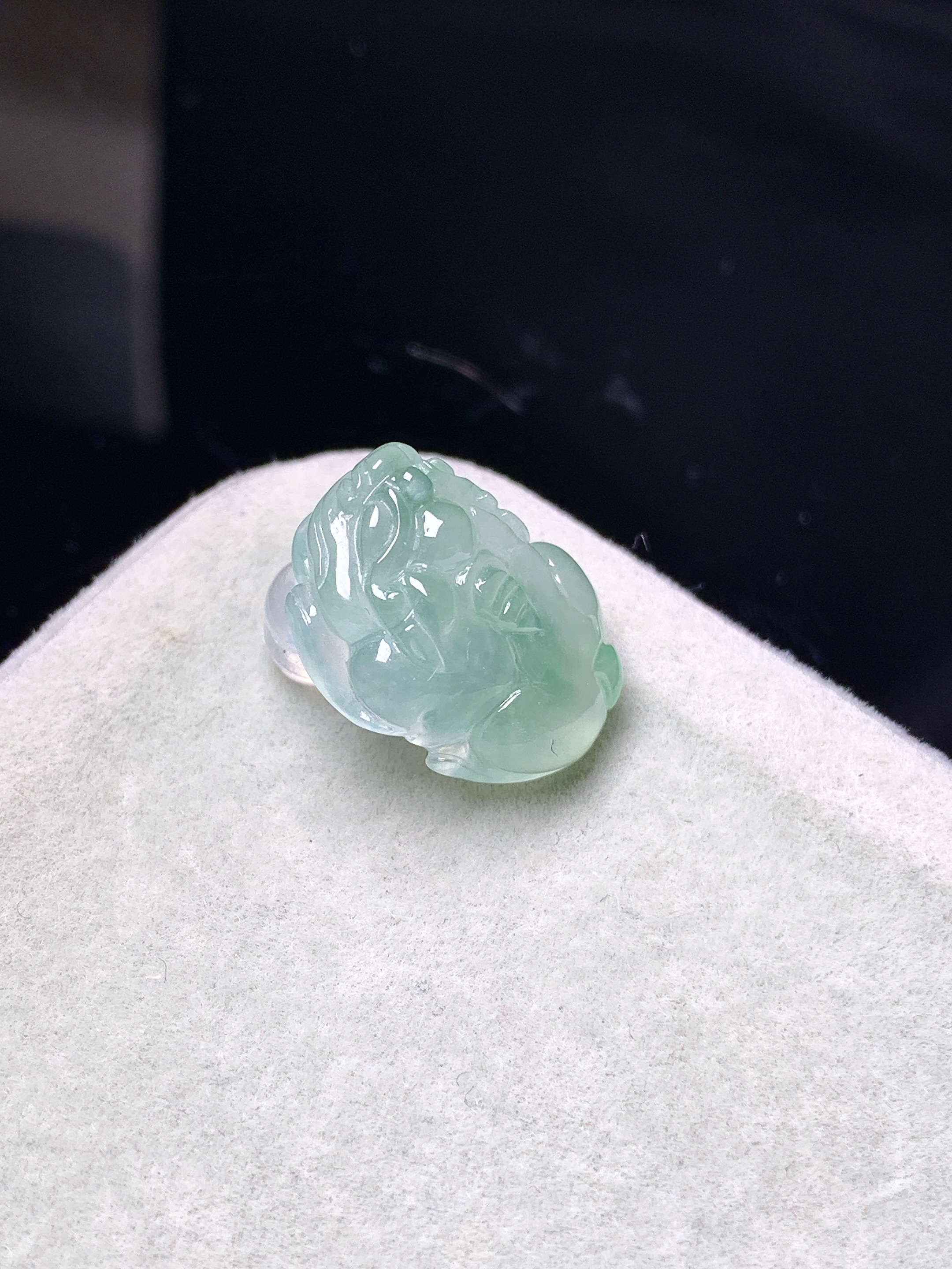冰飘绿貔貅吊坠 玉质细腻 色泽艳丽清新 c1 整体尺寸15.5*11.5*7.2