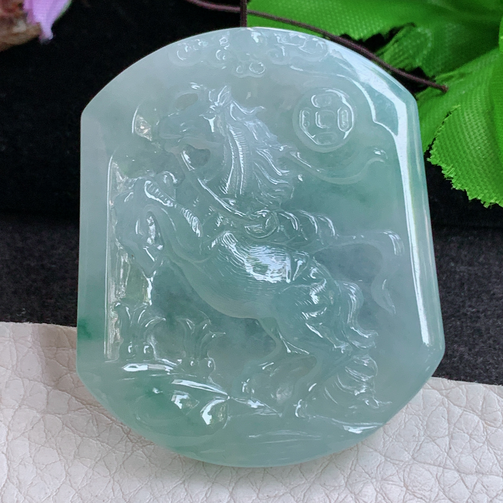 ktj实拍51*43*5.6缅甸翡翠a货精雕冰晴飘花马上发财 生肖马玉吊坠