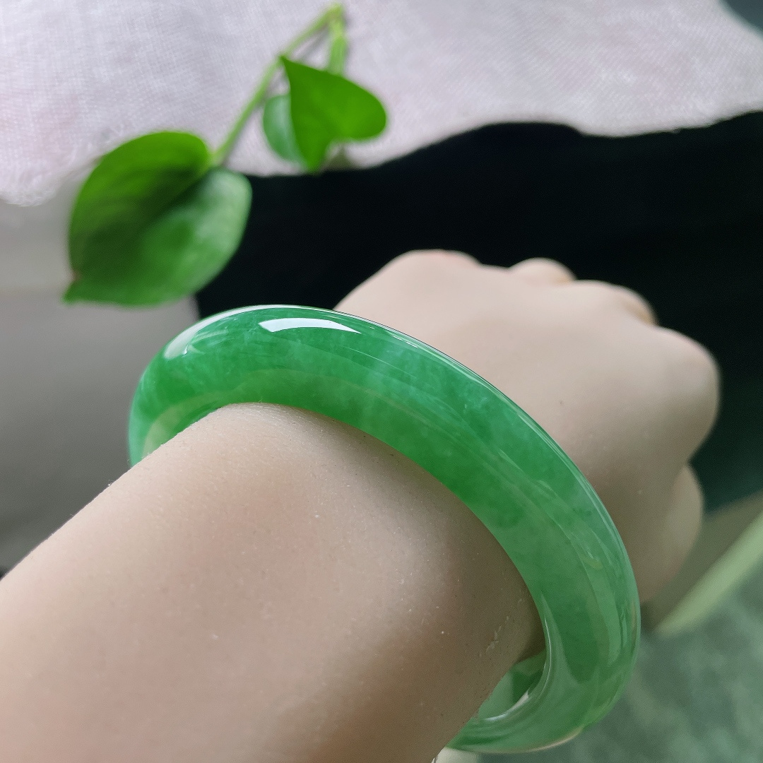 60.5/11.7/10.2绿底正圈，一点皮纹，ss53109a