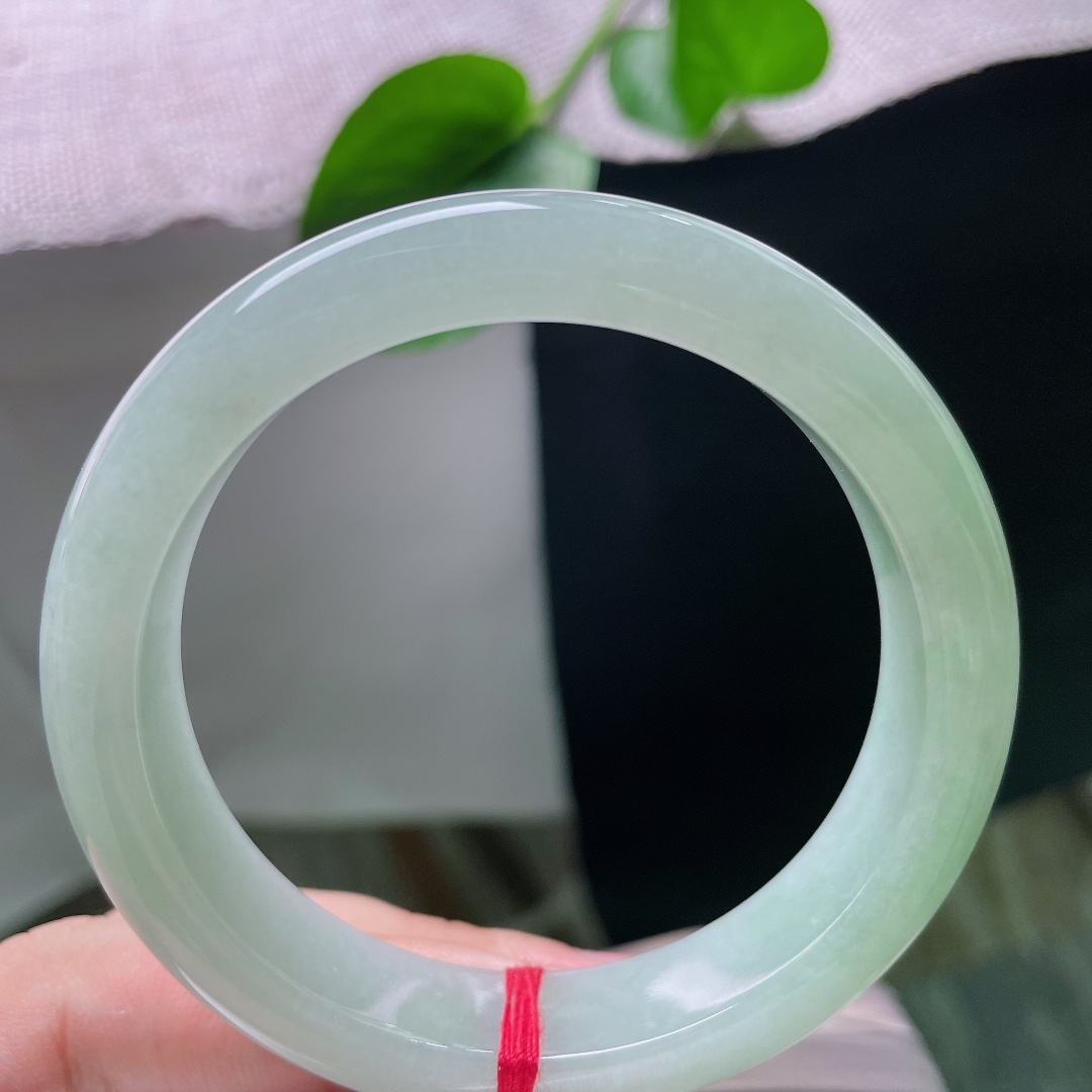 55.6/12.6/8.4，淡绿底正圈，清秀，举手投足间尽显优雅，温婉动人，无裂，ss55262a