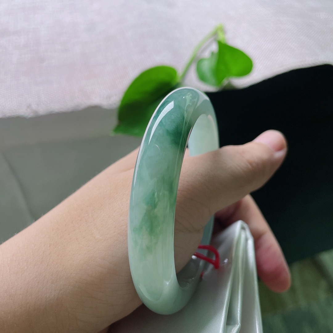 57.3/12/9，飘花正圈，是前大自然随手画下的一笔水墨，不争不抢，却最是动人。无裂，ss53798a