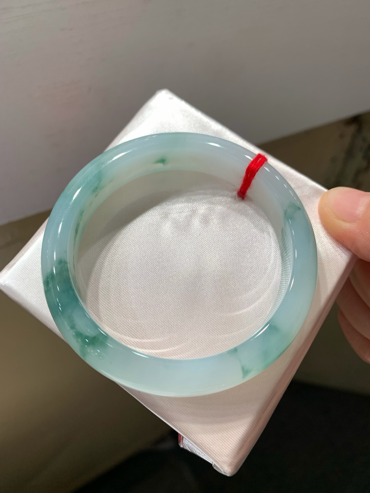 尺寸55.9/12.4/8.2，冰飘花手镯
水润细腻 清新