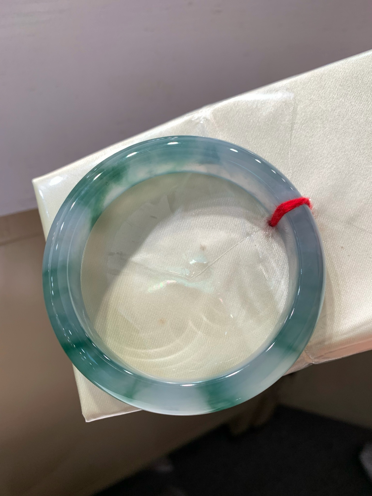 尺寸57.3/12.5/8.4，冰种飘蓝花手镯
冰透水润 种老肉细
