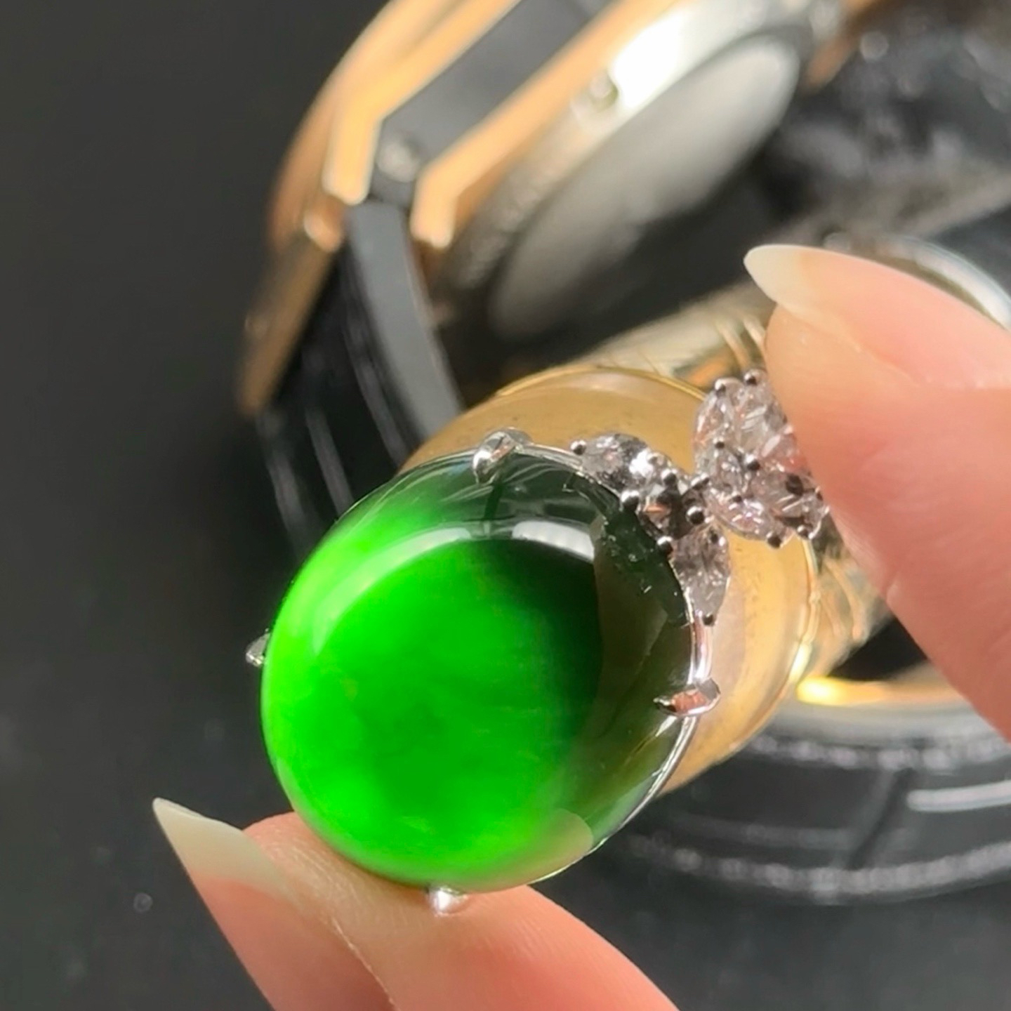 精品18k墨翠蛋面吊坠 种好色正 黑度极好 打灯通透 油性十足  尺寸32.7