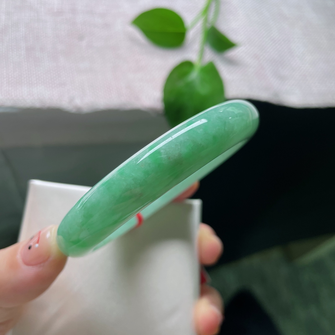 绿底正圈，水润细腻，满绿倾心一眼万年，无裂，ss53769a