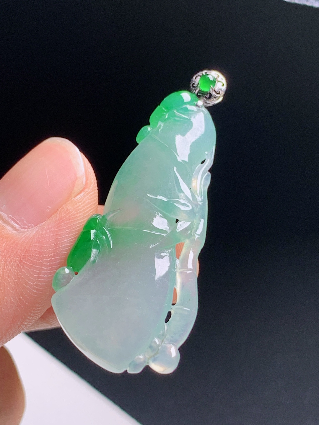 ️  冰种飘绿竹节吊坠，辣绿巧雕节节高升，冰润透亮寓意前程顺遂裸石38.5-17.6-4.1整体42.6520617