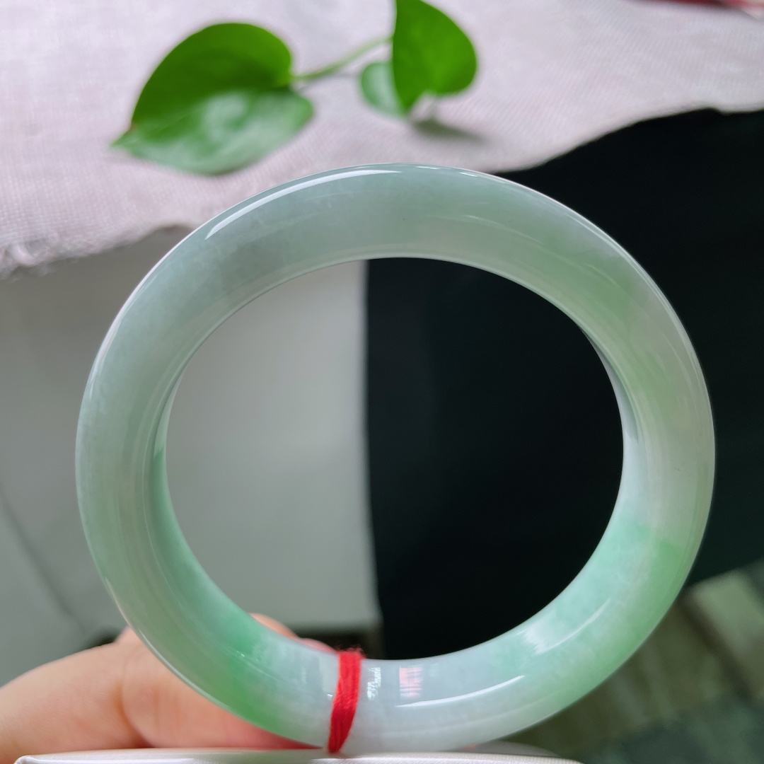 58/12/9，飘绿正圈，水润，肉质细腻干净，种老，吹面不寒杨柳风，有纹，ss54920a