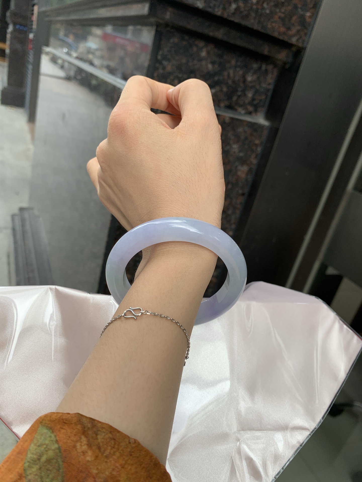 春彩正圈 56-9.3-11.3 0621-N930-3 打灯棉线，底妆水润，绿花色碰上梦幻般的春，像是融化了的春天，所有的美好交织在一起，让人心生宁静而淡淡的欢喜