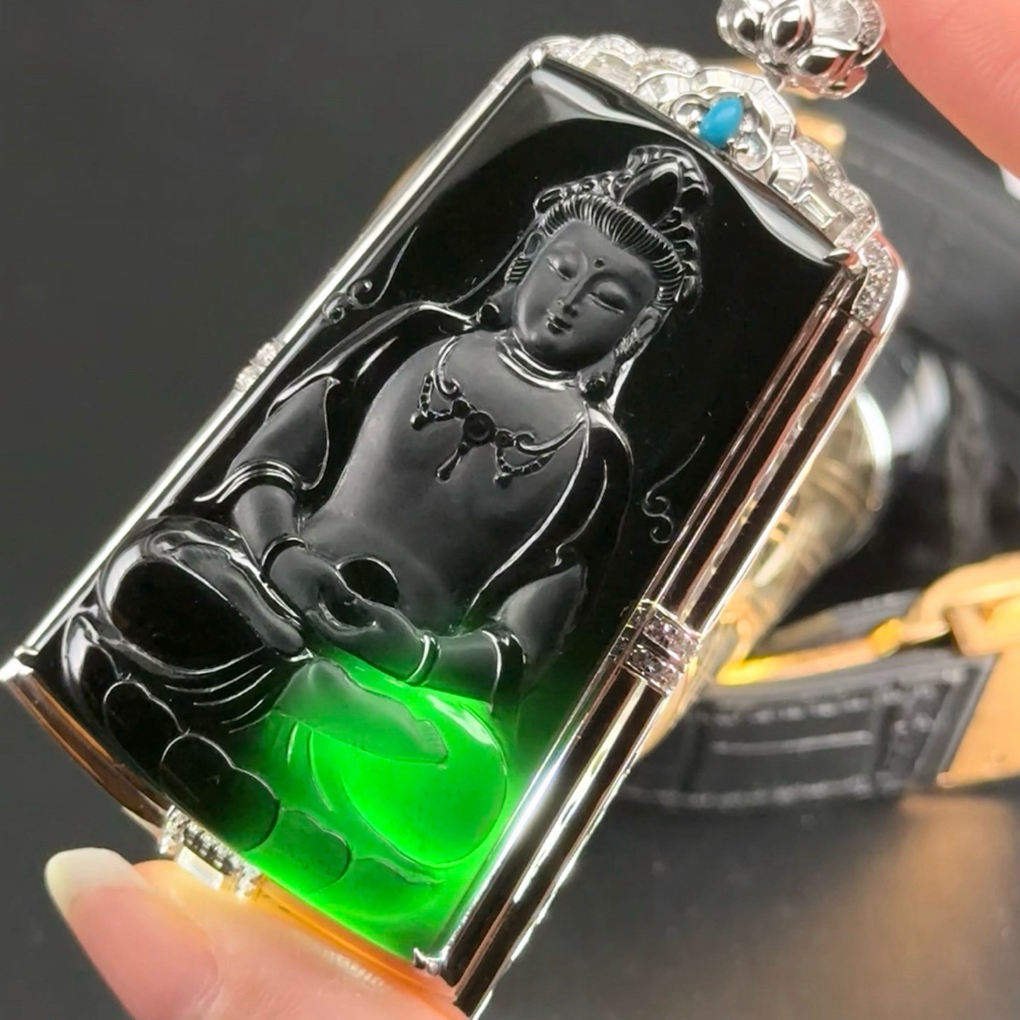 新款18k墨翠正装观音 种好色正 黑度极好 打灯通透 油性十足 尺寸77.4