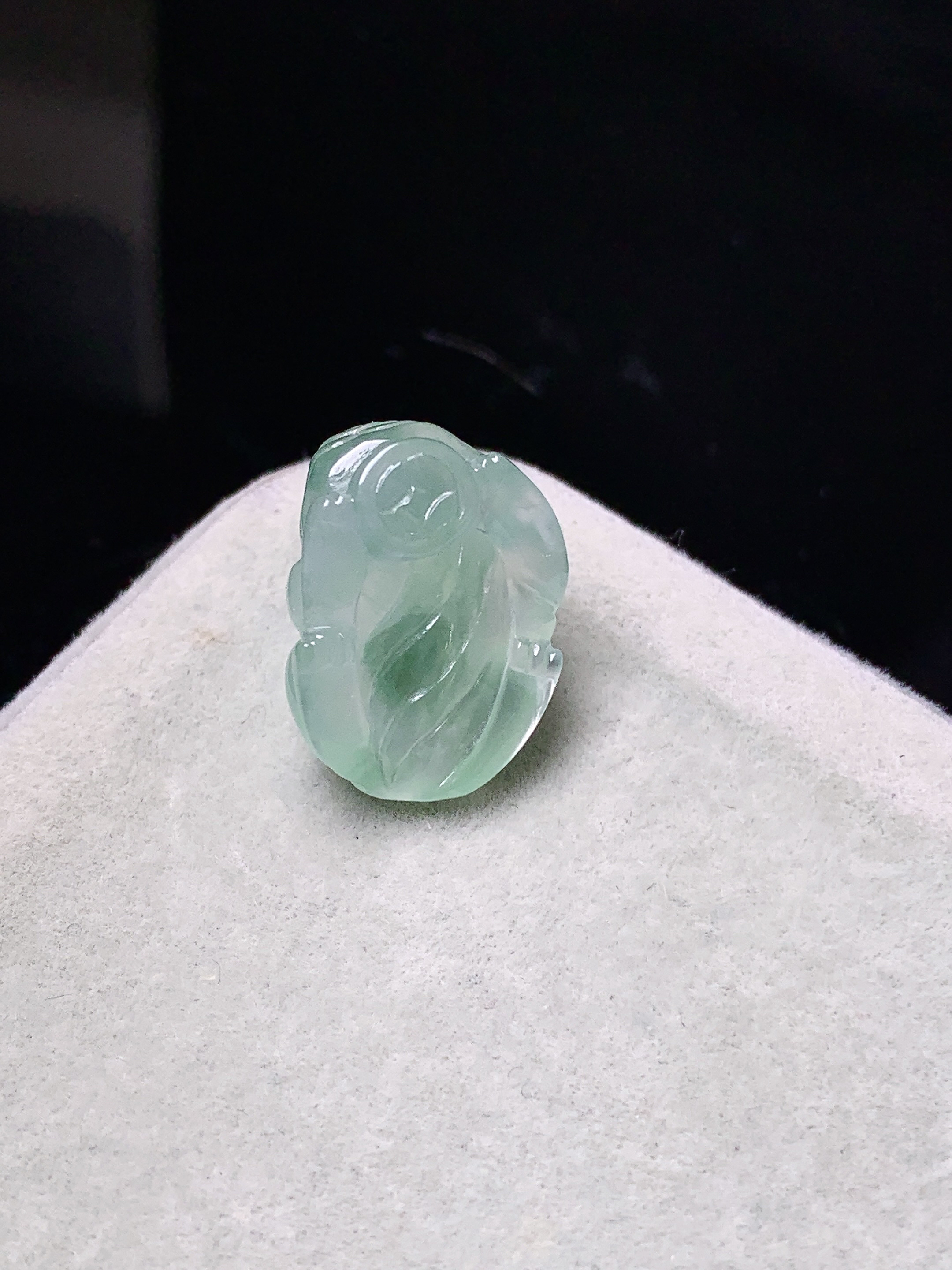 冰飘绿貔貅吊坠 玉质细腻 色泽艳丽清新 c1 整体尺寸15.5*11.5*7.2