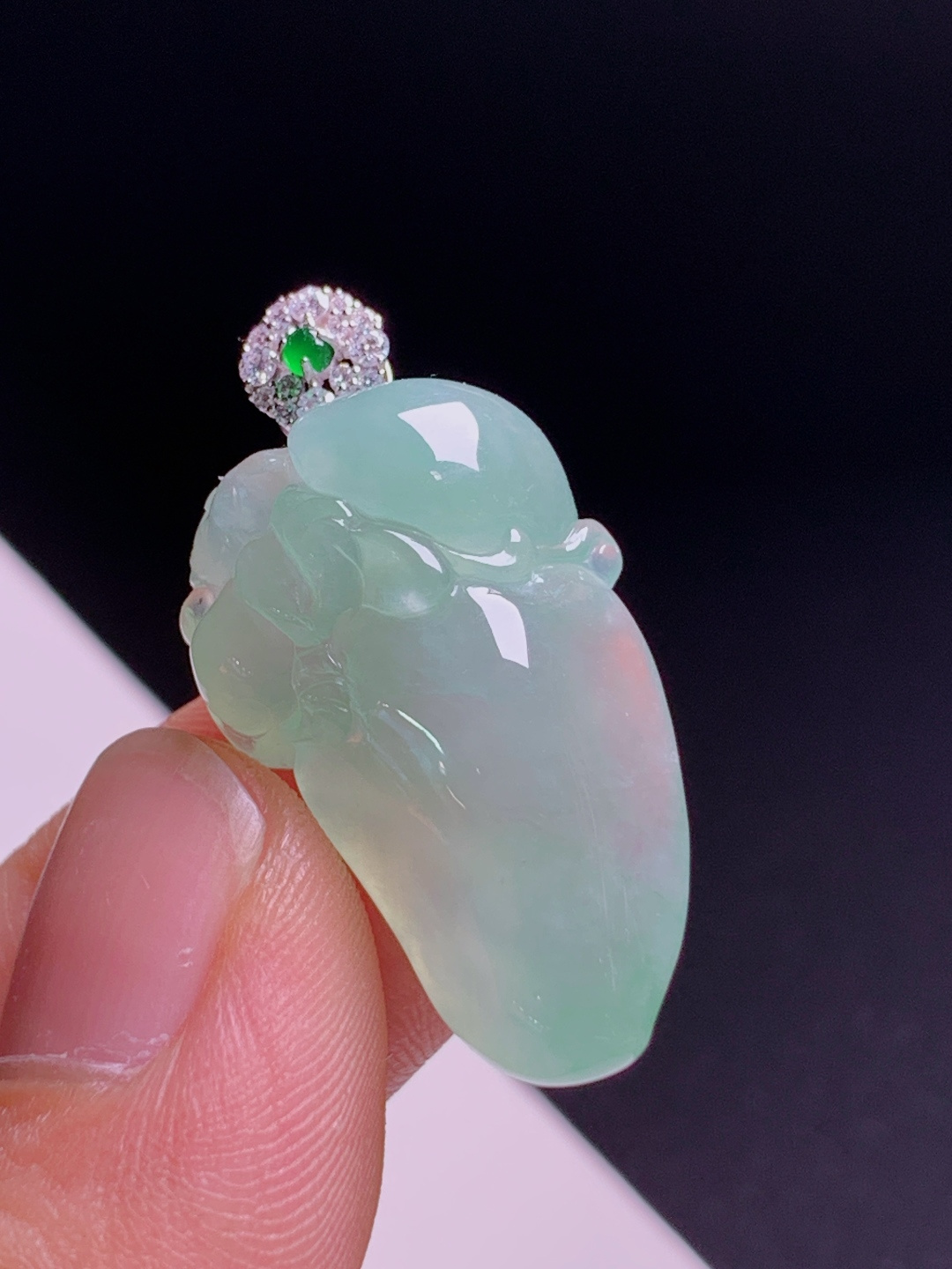 冰种福瓜吊坠，湖水柔光细腻干净，立体雕工饱满大气，裸石26.2-16-8.531.5