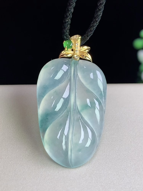 18k金镶冰飘花树叶，无裂，尺寸25-15.8-3.6mm，L21jay