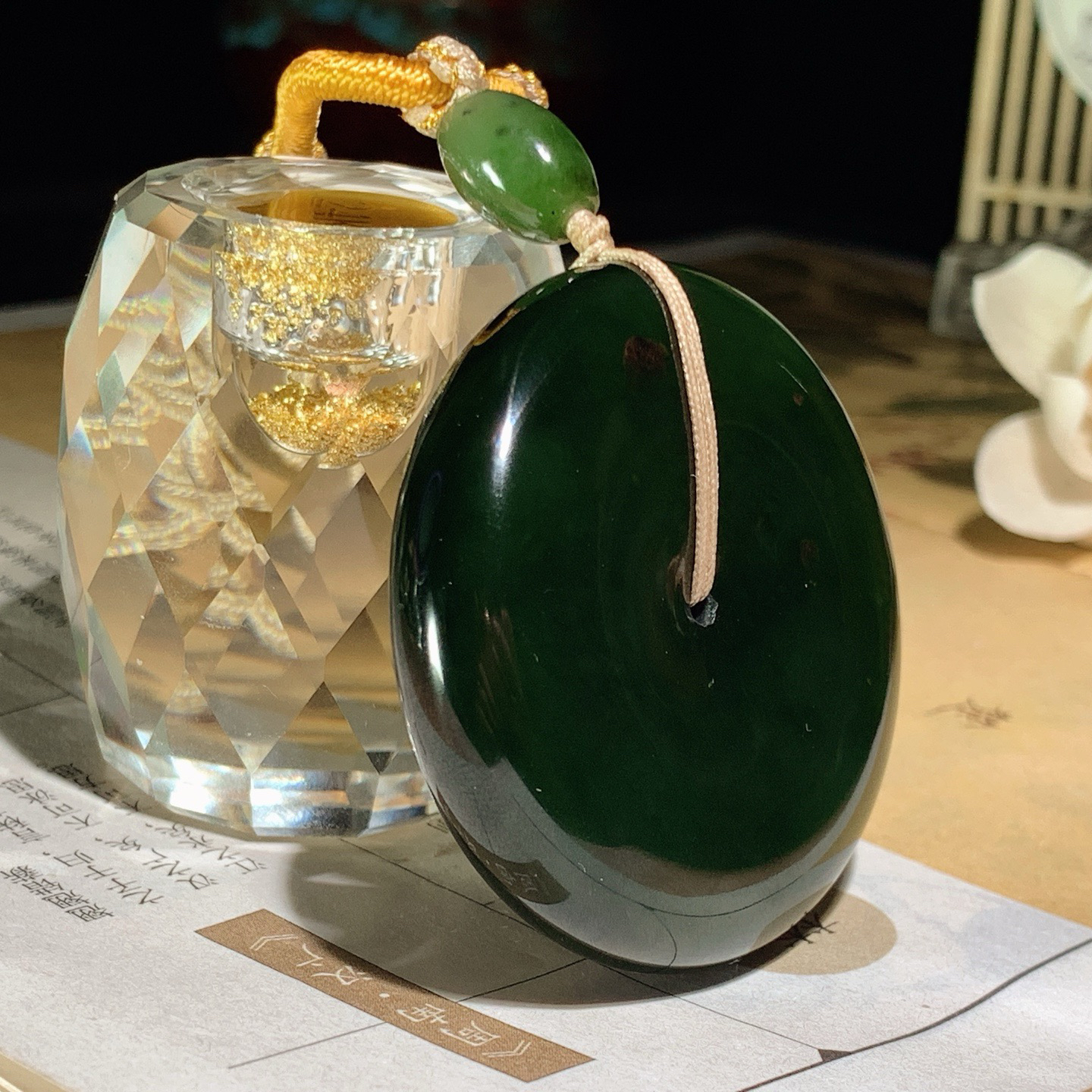 和田玉菠菜绿俄罗斯碧玉平安扣挂件！尺寸50/12重68克 玉质细腻油润 底色纯净 脂粉好，品质好。lt260620