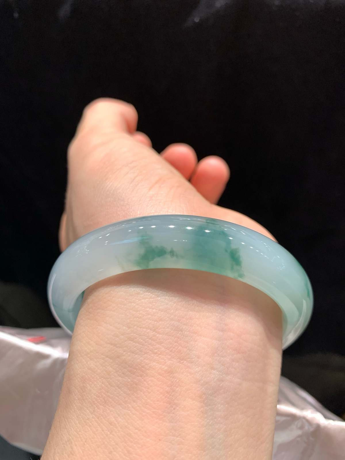 尺寸55.9/12.4/8.2，冰飘花手镯
水润细腻 清新