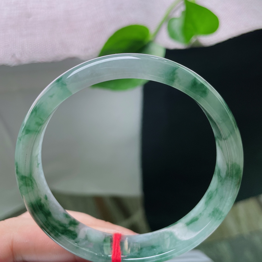 58.7/13.1/5.8，飘花正圈，水润，冰感好，贵气，优雅，灵动雅致，无裂，ss55177a