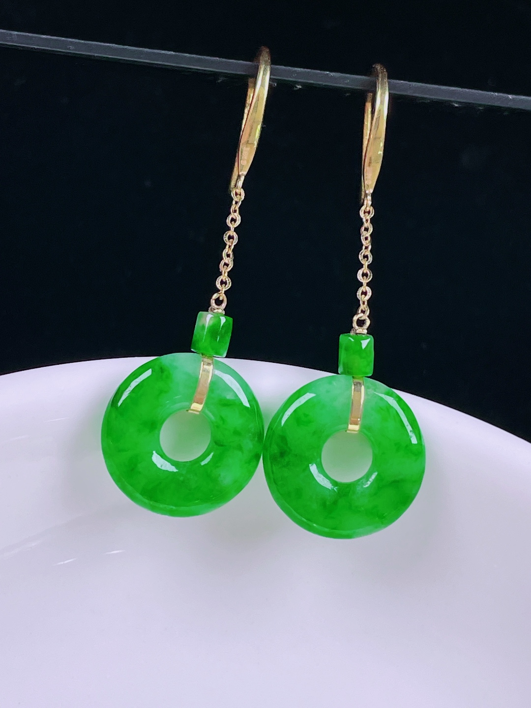 ️辣绿耳坠，老种起光，细底通透，尺寸：裸石12.8/3mm0621