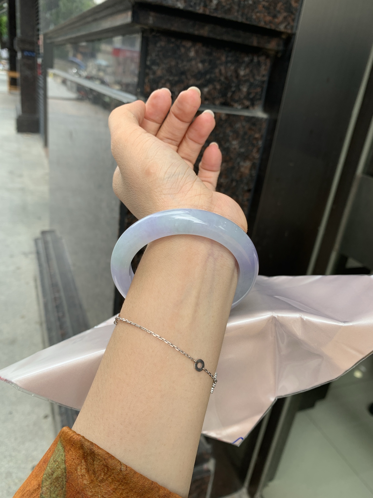 春彩正圈 56-9.3-11.3 0621-N930-3 打灯棉线，底妆水润，绿花色碰上梦幻般的春，像是融化了的春天，所有的美好交织在一起，让人心生宁静而淡淡的欢喜