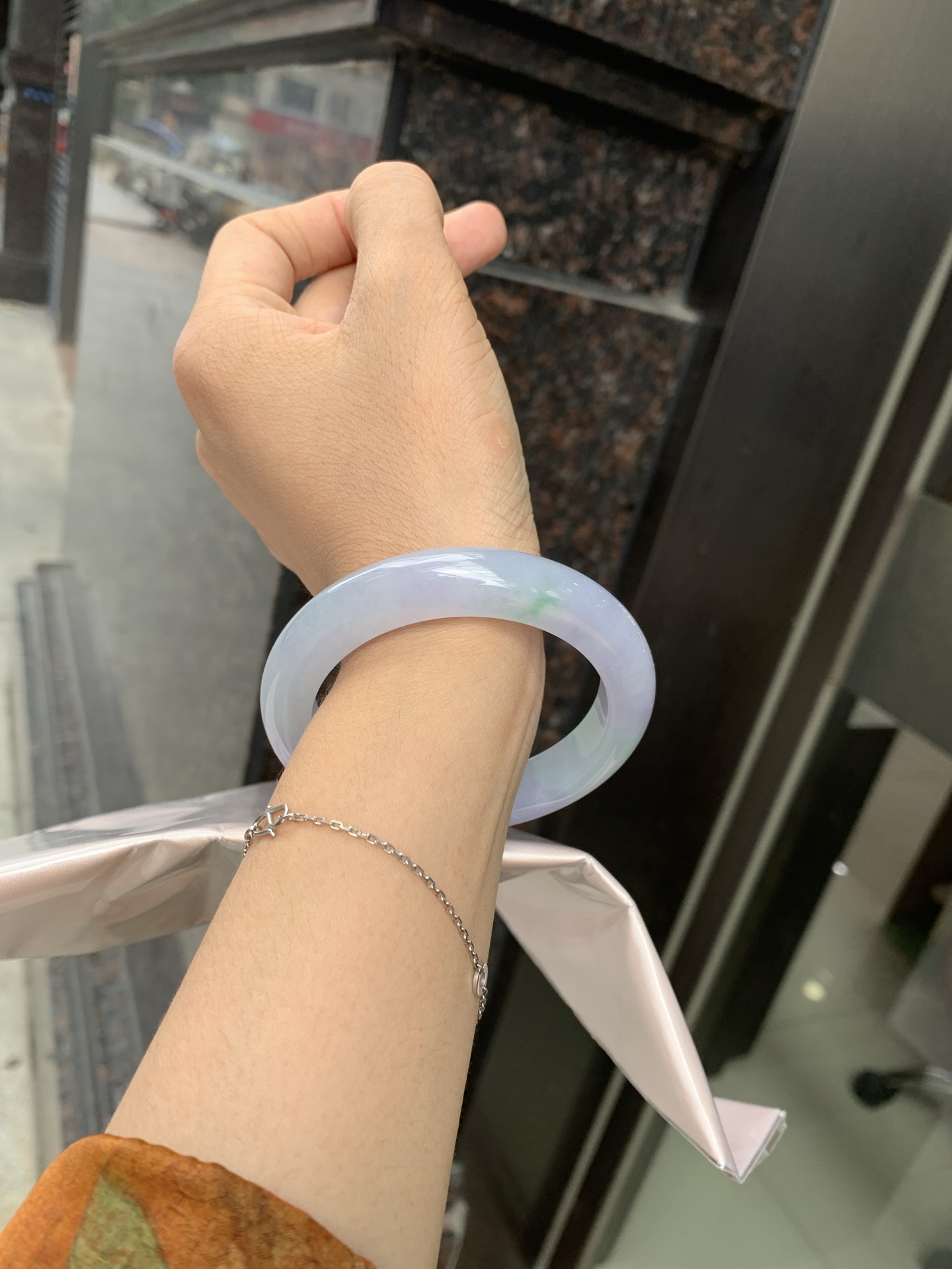 春彩正圈 56-9.3-11.3 0621-N930-3 打灯棉线，底妆水润，绿花色碰上梦幻般的春，像是融化了的春天，所有的美好交织在一起，让人心生宁静而淡淡的欢喜