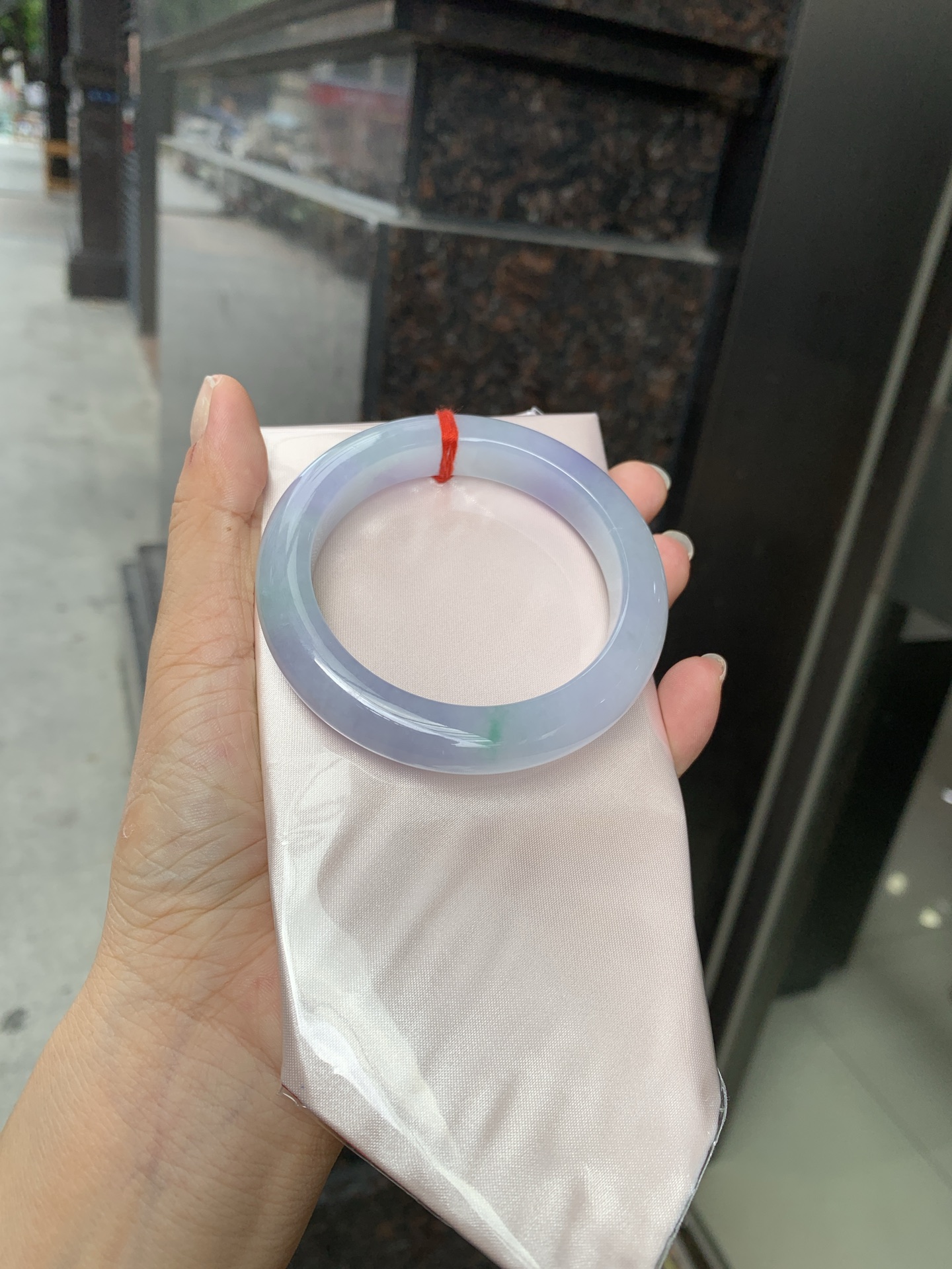 春彩正圈 56-9.3-11.3 0621-N930-3 打灯棉线，底妆水润，绿花色碰上梦幻般的春，像是融化了的春天，所有的美好交织在一起，让人心生宁静而淡淡的欢喜