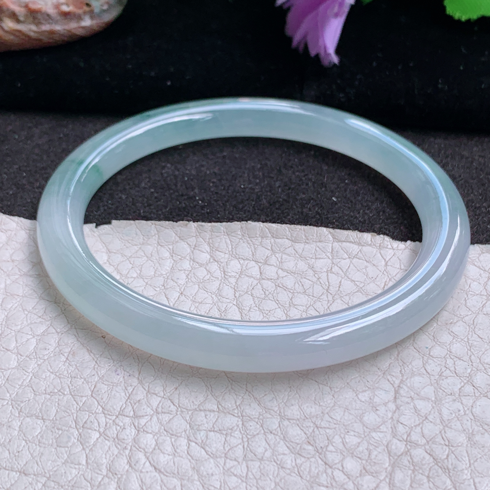 yh实拍54.5*6.5*7.5叮当镯 缅甸翡翠a货玉手镯 冰胶飘花秀气圆条玉手环