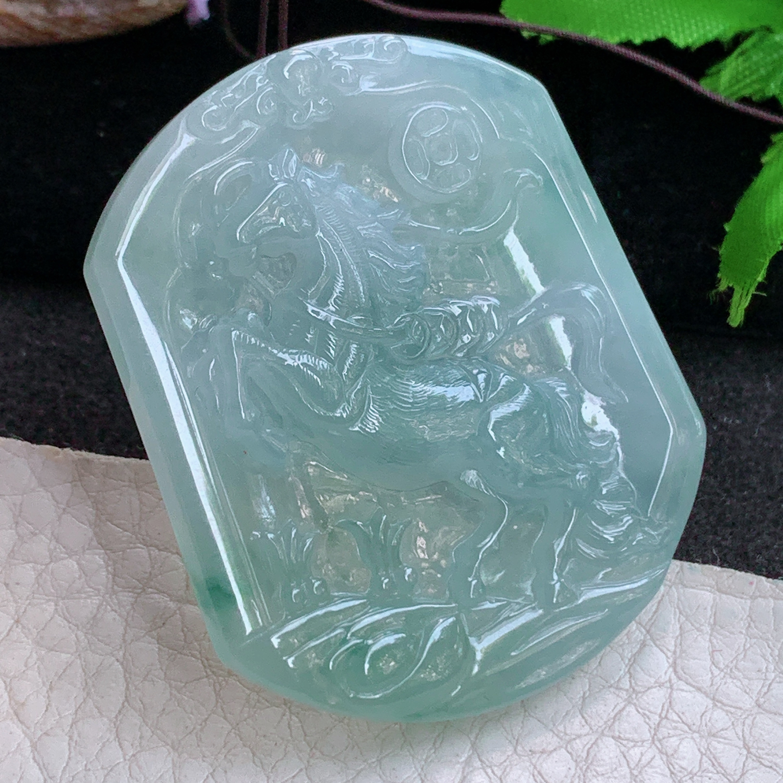 ktj实拍51*43*5.6缅甸翡翠a货精雕冰晴飘花马上发财 生肖马玉吊坠