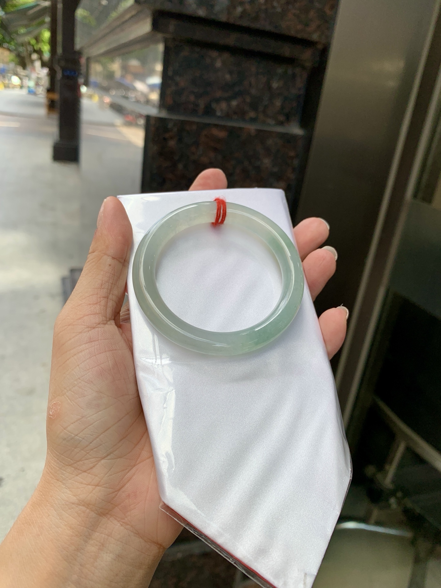 淡晴美人条 51.2-8.3-8.8 0621-65-14131 打灯长纹，底妆胶润，清爽耐看的均匀晴底，夏季美好的冰凉感，时而晴而晴蓝，随光线变化如梦如幻。