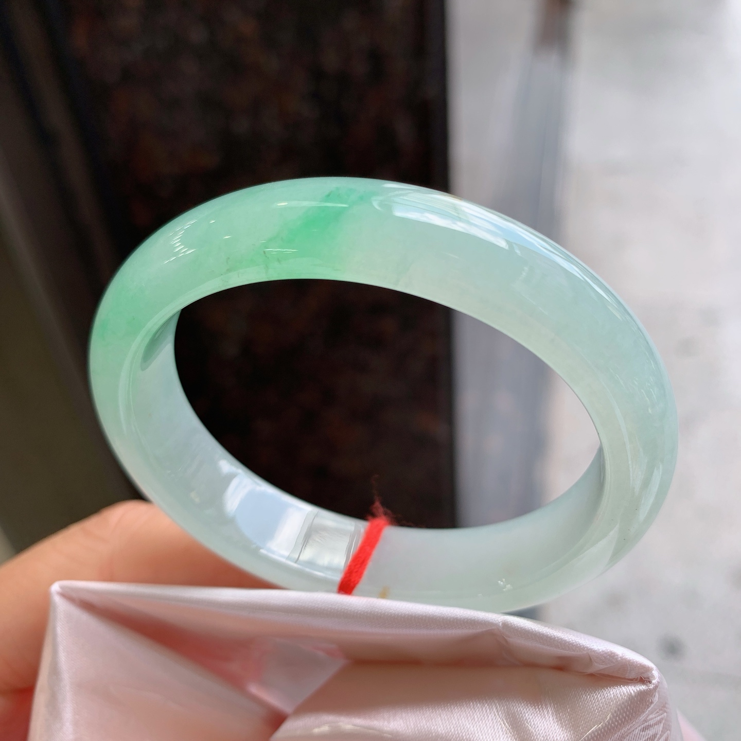 贵妃冰飘绿 有纹 尺寸：52/44/12/7.4 小圈口
