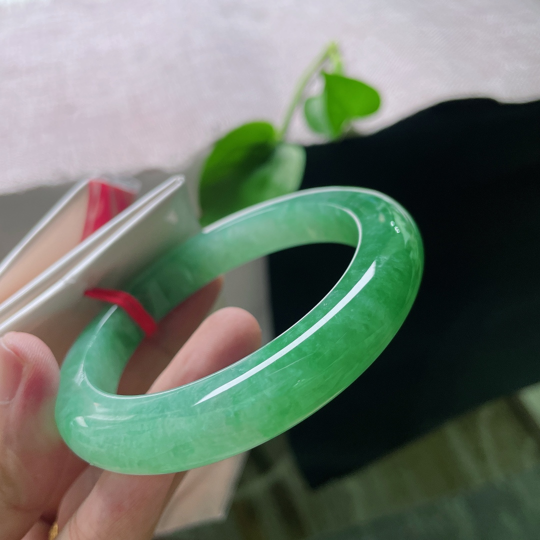 60.5/11.7/10.2绿底正圈，一点皮纹，ss53109a