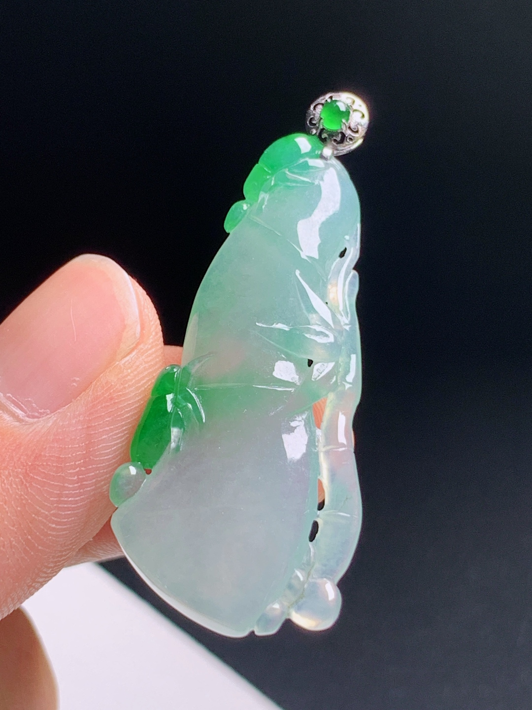 ️  冰种飘绿竹节吊坠，辣绿巧雕节节高升，冰润透亮寓意前程顺遂裸石38.5-17.6-4.1整体42.6520617