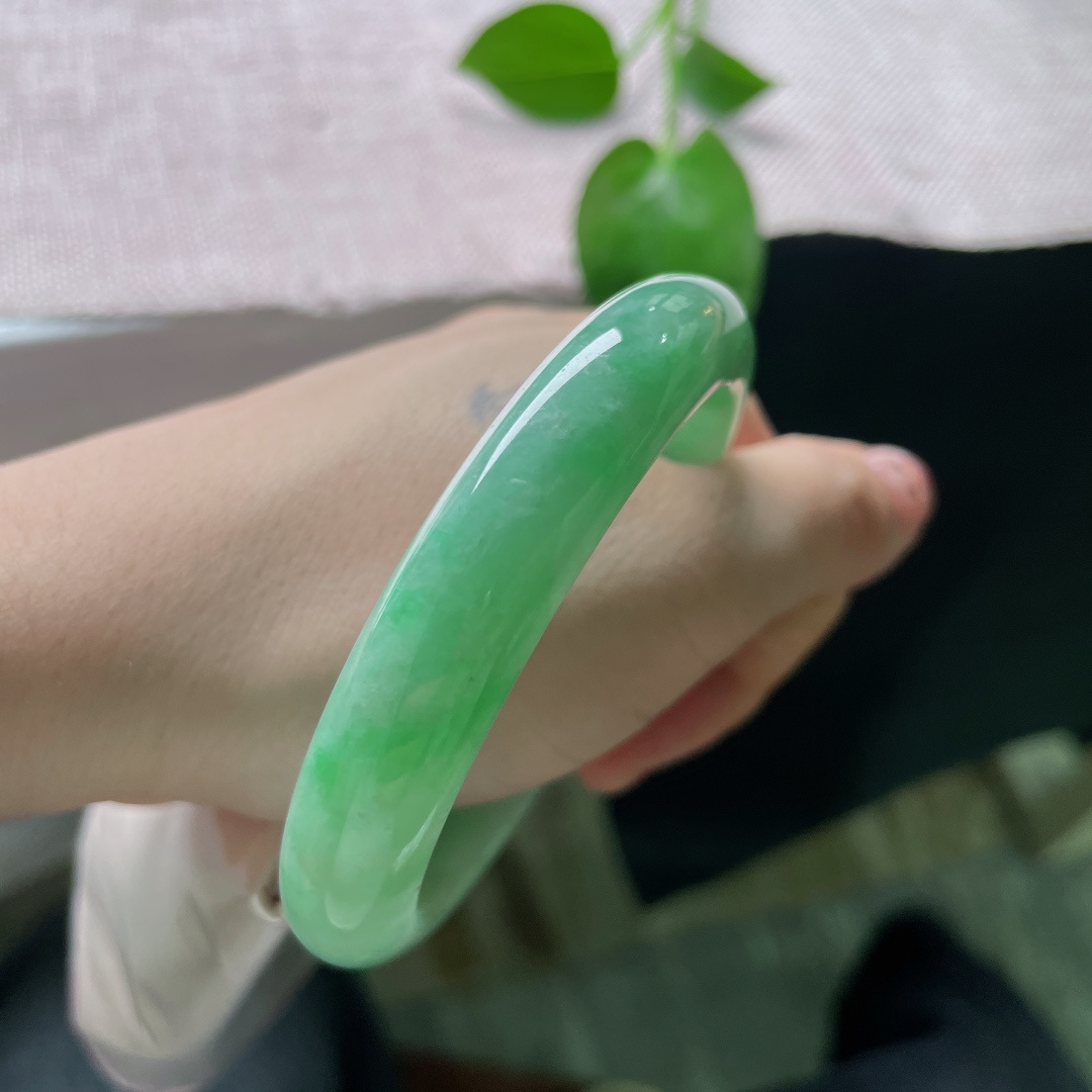 绿底正圈，水润细腻，满绿倾心一眼万年，无裂，ss53769a