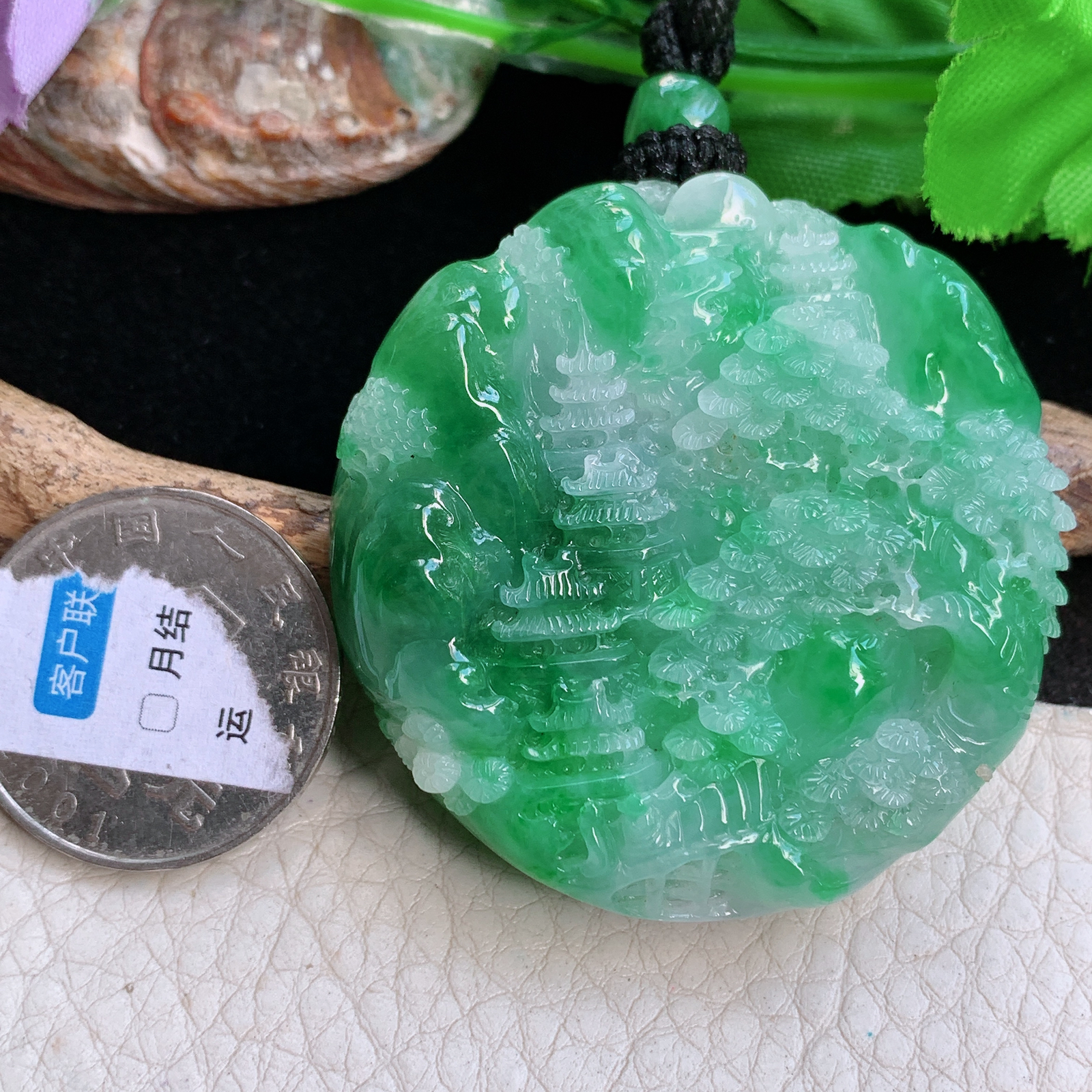 yl实拍47.5*12缅甸翡翠a货精雕清新辣阳绿山水圆牌 大好河山玉吊坠