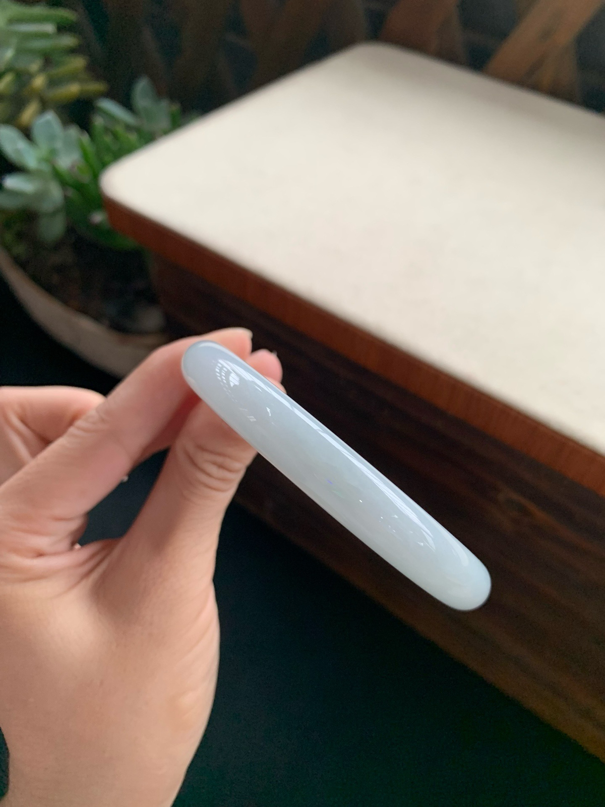 60圈口紫罗兰圆条手镯