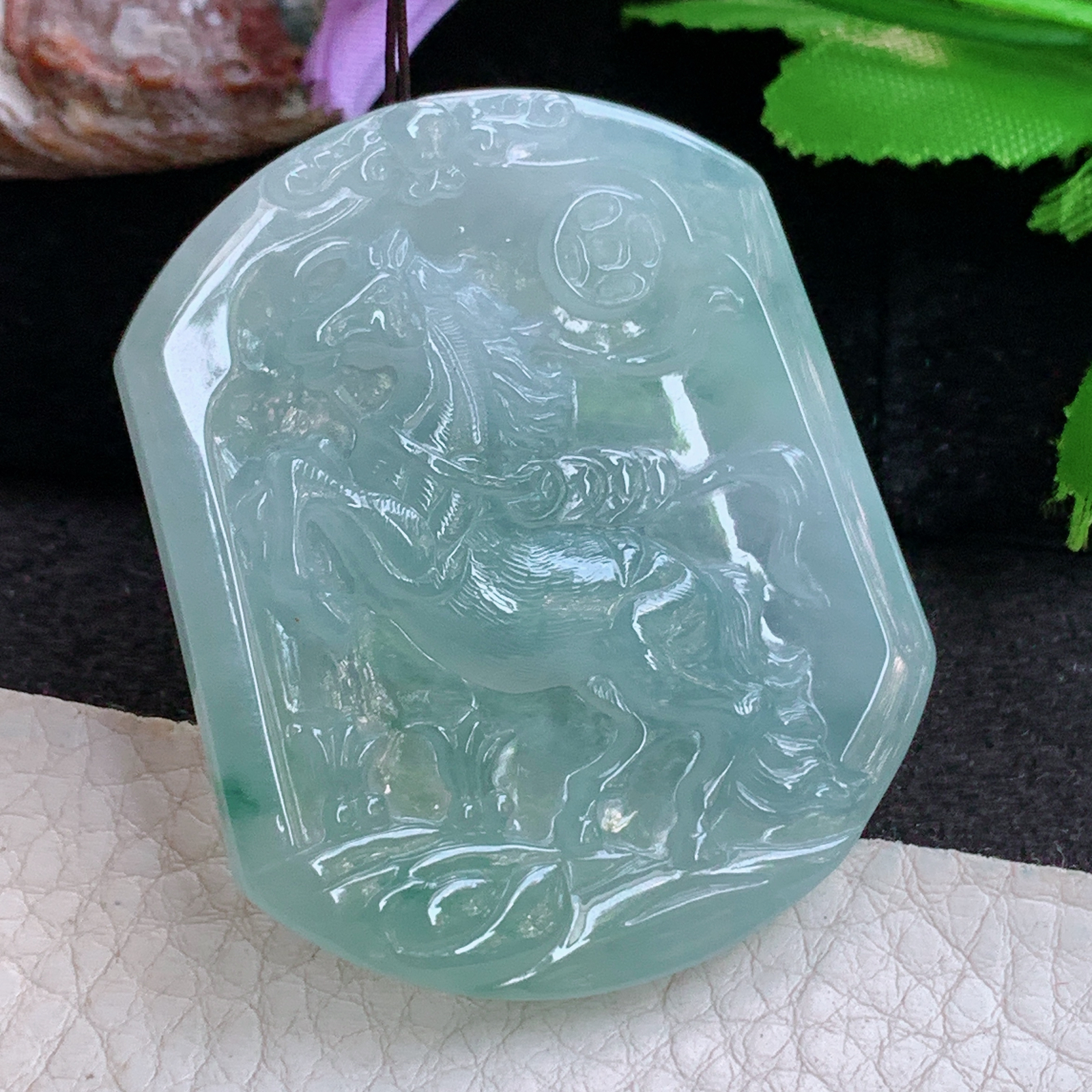ktj实拍51*43*5.6缅甸翡翠a货精雕冰晴飘花马上发财 生肖马玉吊坠