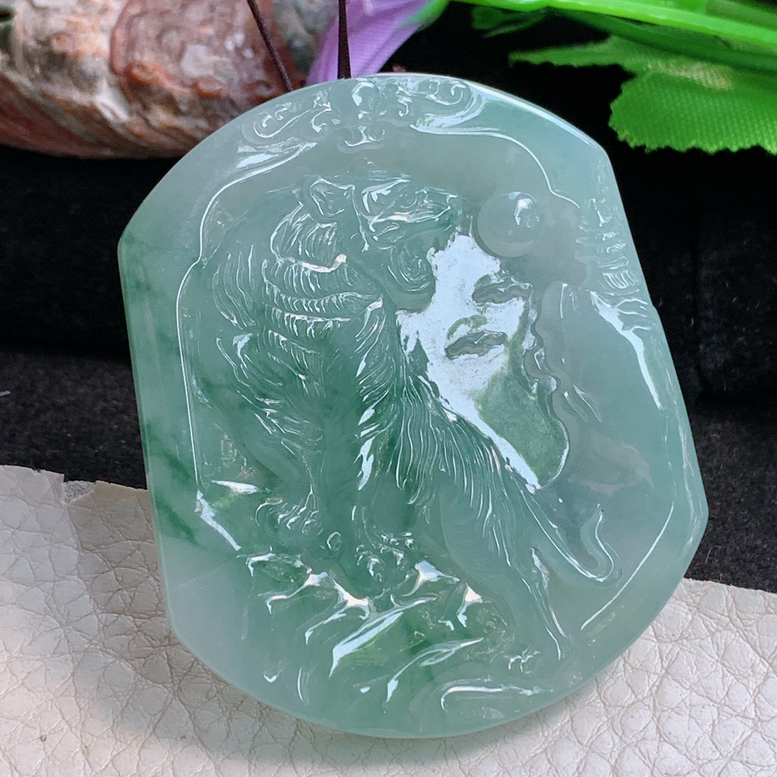 ktj实拍54.5*46*5.6缅甸翡翠a货精雕冰飘绿花上山虎 生肖虎玉吊坠
