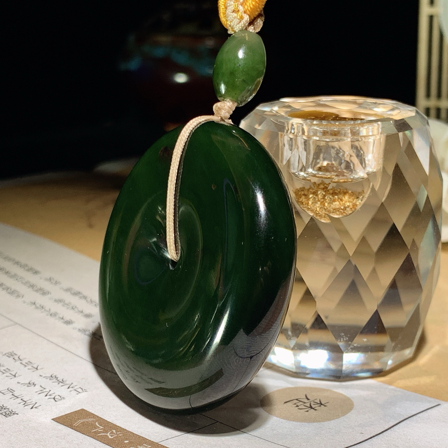 和田玉菠菜绿俄罗斯碧玉平安扣挂件！尺寸50/12重68克 玉质细腻油润 底色纯净 脂粉好，品质好。lt260620