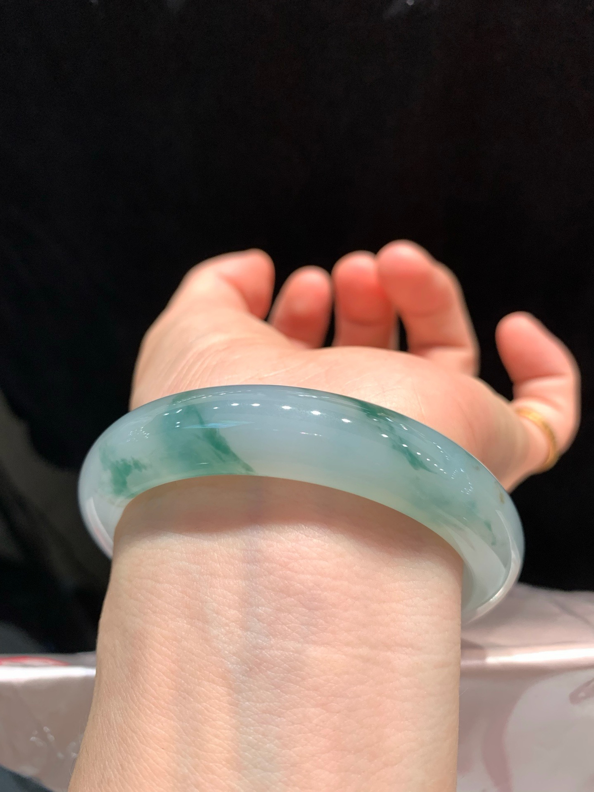 尺寸55.9/12.4/8.2，冰飘花手镯
水润细腻 清新