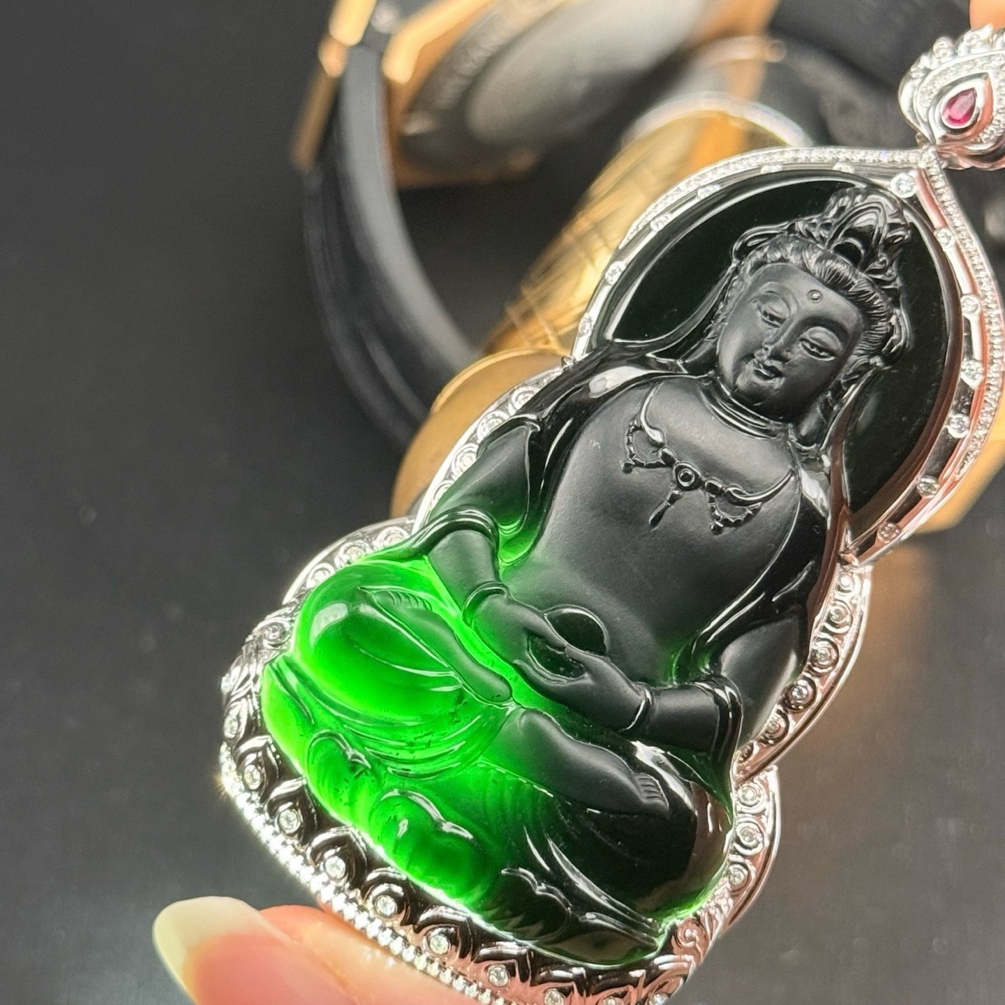 新款18k墨翠正装观音 种好色正 黑度极好 打灯通透 油性十足 尺寸76.3