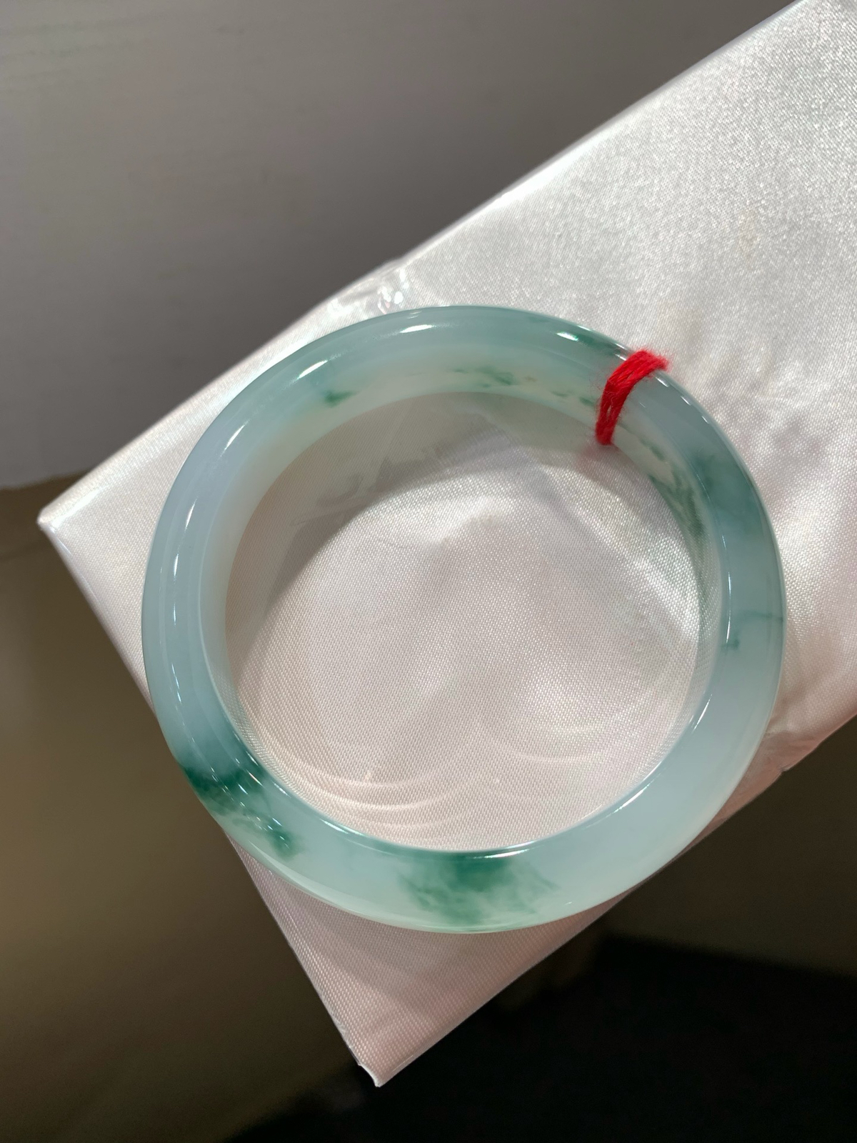 尺寸55.9/12.4/8.2，冰飘花手镯
水润细腻 清新