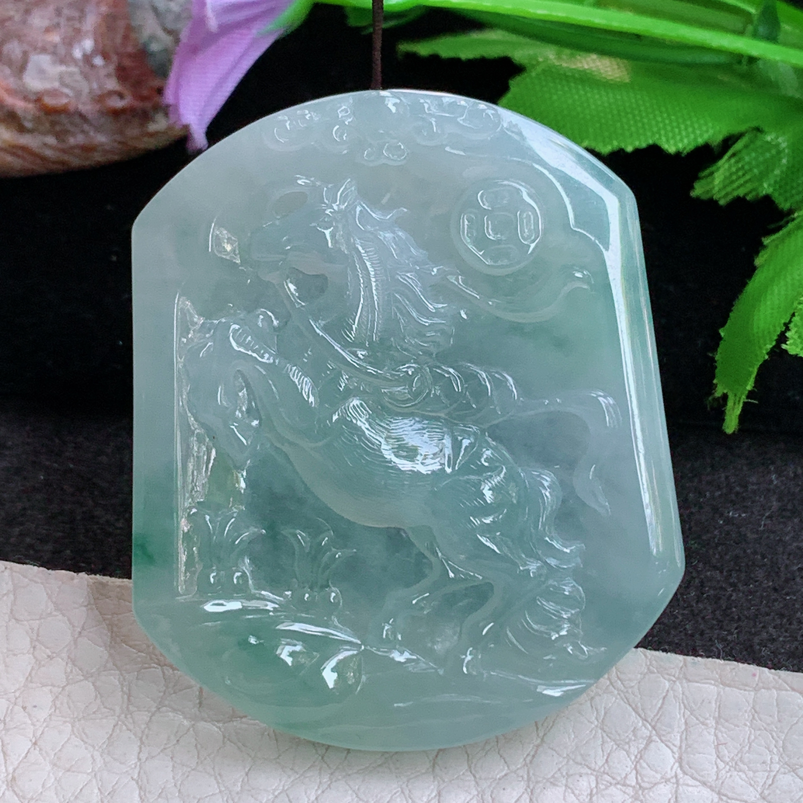 ktj实拍51*43*5.6缅甸翡翠a货精雕冰晴飘花马上发财 生肖马玉吊坠