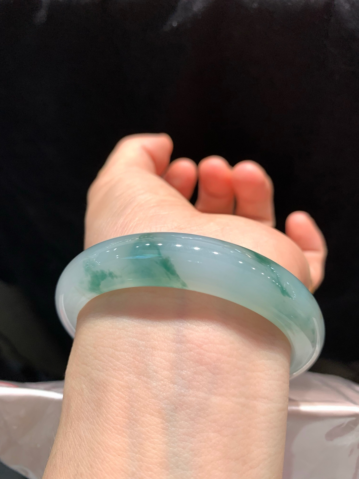 尺寸55.9/12.4/8.2，冰飘花手镯
水润细腻 清新