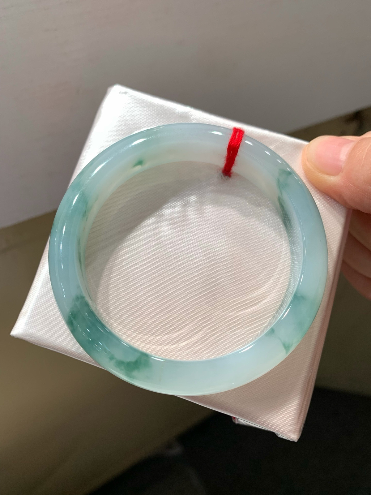 尺寸55.9/12.4/8.2，冰飘花手镯
水润细腻 清新