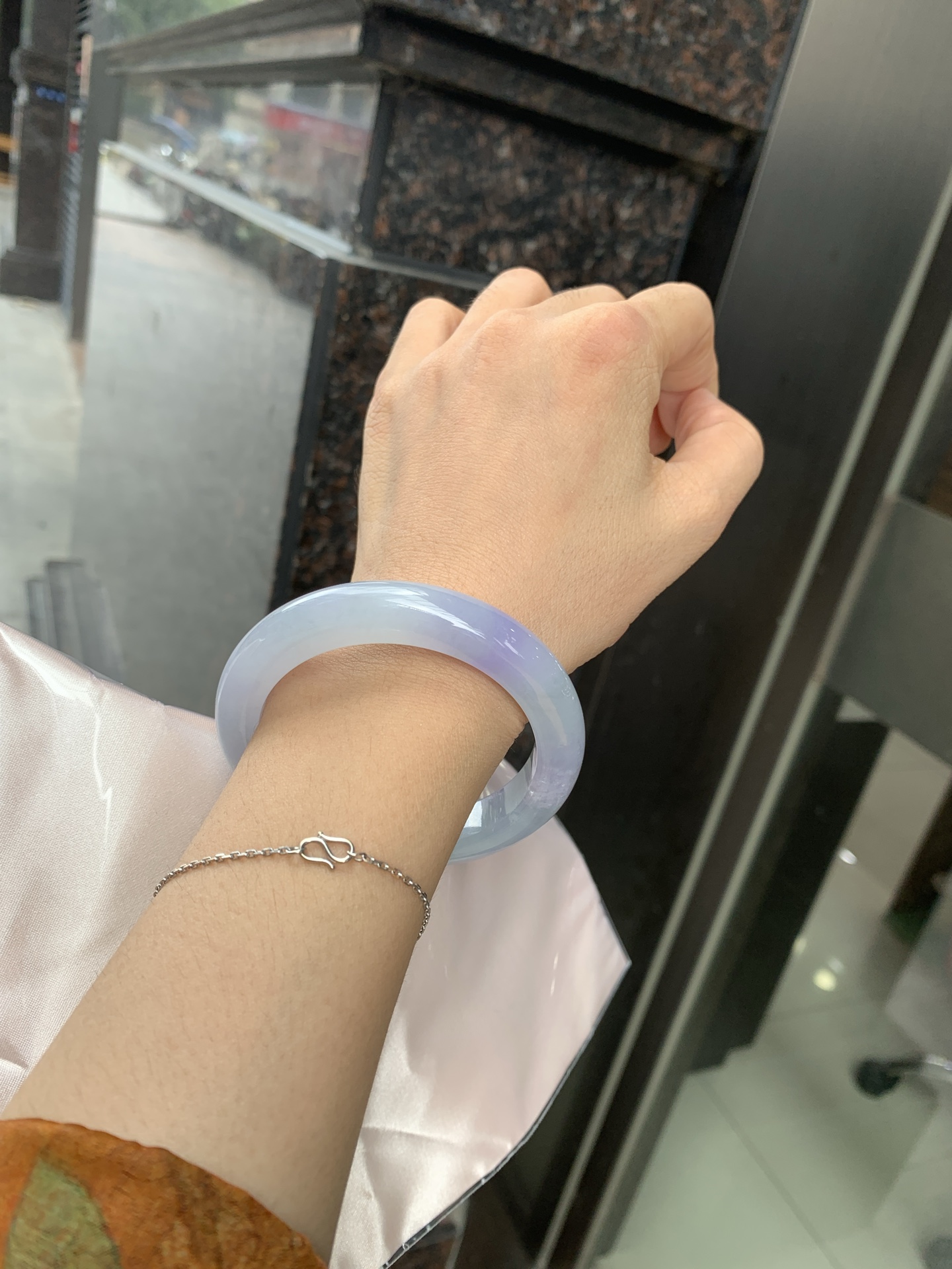 春彩正圈 56-9.3-11.3 0621-N930-3 打灯棉线，底妆水润，绿花色碰上梦幻般的春，像是融化了的春天，所有的美好交织在一起，让人心生宁静而淡淡的欢喜
