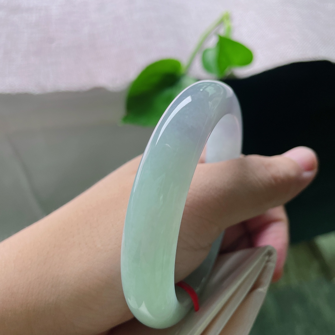 57.8/12.8/9春彩正圈，水润细腻，翠润于心。玉美于婉，贵气，无裂，ss51739a